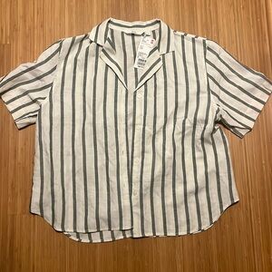 Uniqlo BNWT size M short sleeve striped button up